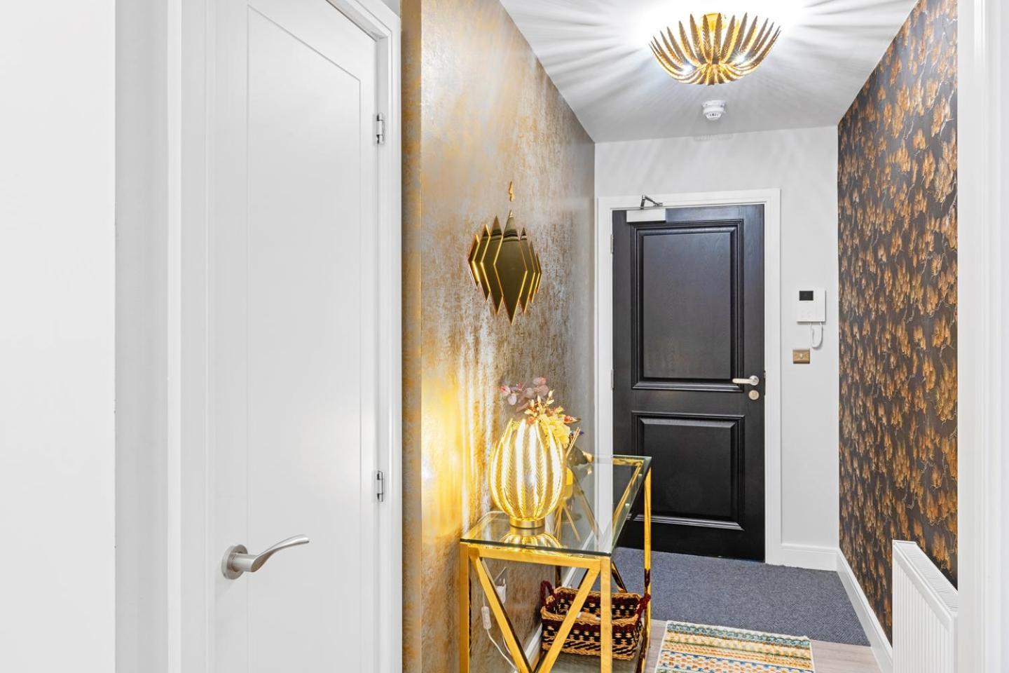 Luxurious Flat At Leicester Town Exterior photo